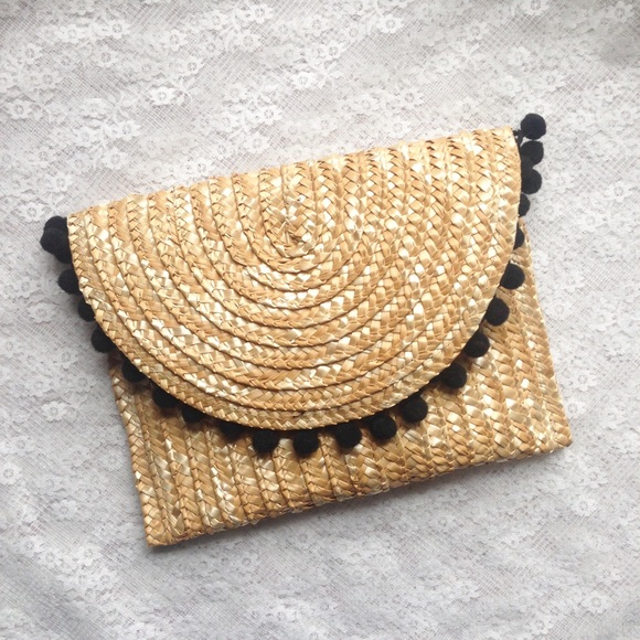Shiraleah Handbags - NWOT Shiraleah Woven Envelope Clutch